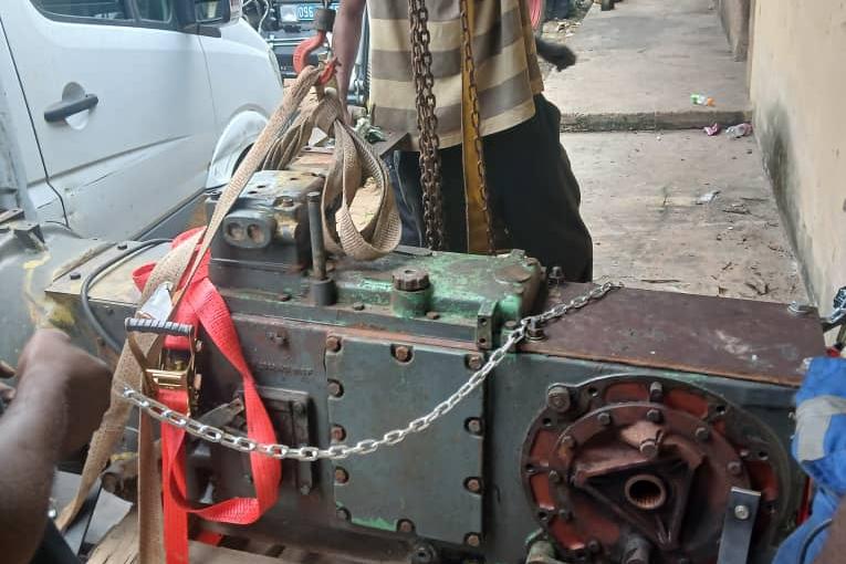 2026-04-20 Getriebe wird entladen