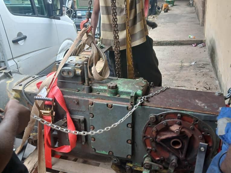 2026-04-20 Getriebe wird entladen