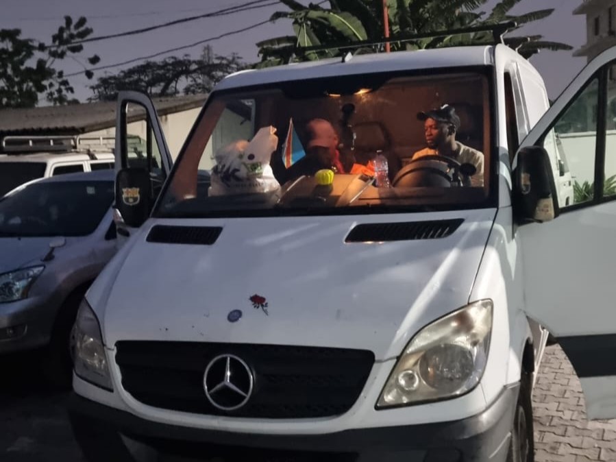 23 Sprinter wartet