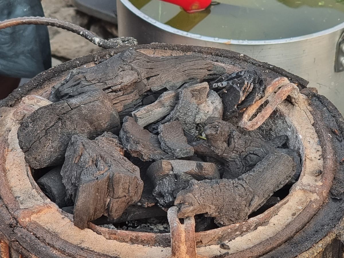 Holzkohlegrill
