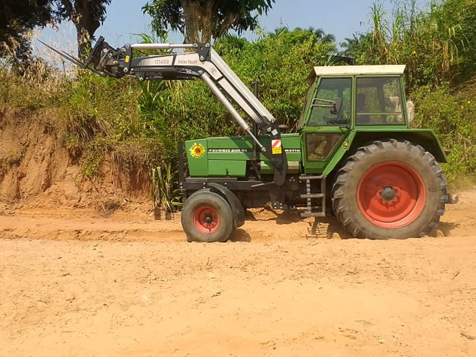 Traktor mit Logo