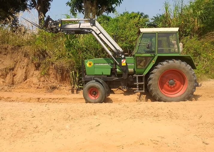 Traktor mit Logo