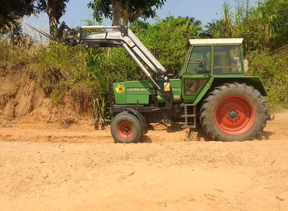 Traktor mit Logo