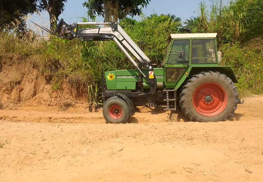 Traktor mit Logo
