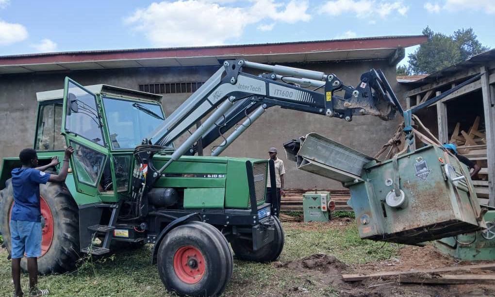 Traktor beim Verladen
