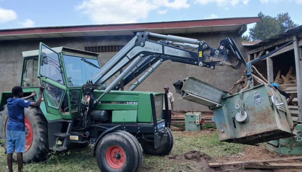 Traktor beim Verladen