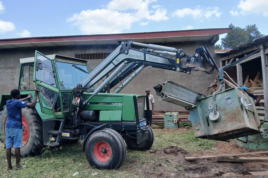 Traktor beim Verladen