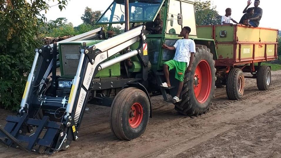 mit dem Traktor unterwegs