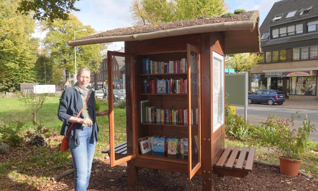 Einweihung des Büchertausch- Schranks am 3.Oktober 2022