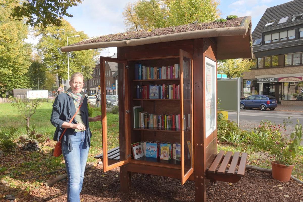 Einweihung des Büchertausch- Schranks am 3.Oktober 2022