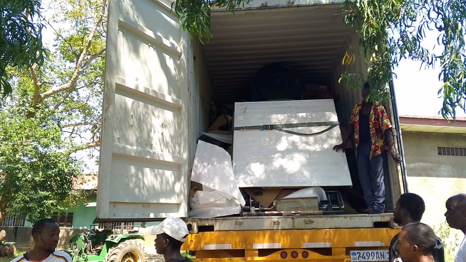 Der Container wird zum ersten Mal nach der Abreise in Erftstadt geöffnet!