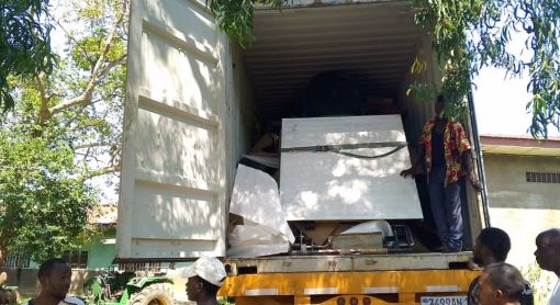 Der Container wird zum ersten Mal nach der Abreise in Erftstadt geöffnet!
