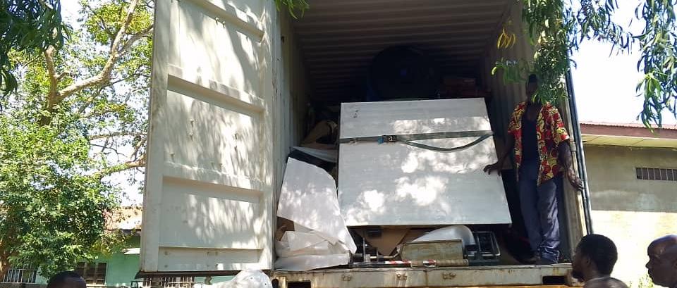 Der Container wird zum ersten Mal nach der Abreise in Erftstadt geöffnet!