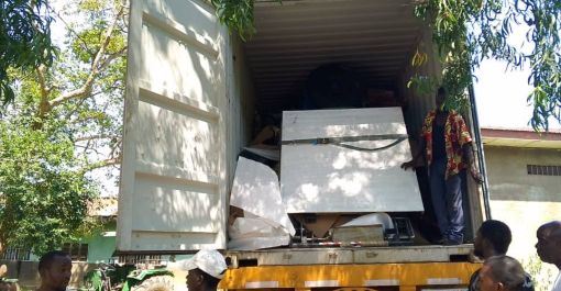 Der Container wird zum ersten Mal nach der Abreise in Erftstadt geöffnet!