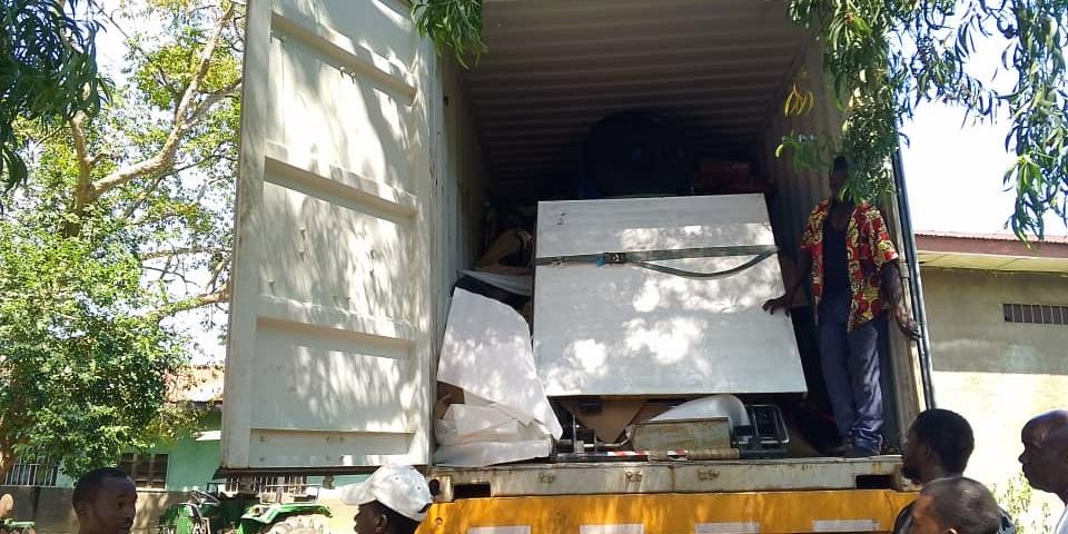Der Container wird zum ersten Mal nach der Abreise in Erftstadt geöffnet!