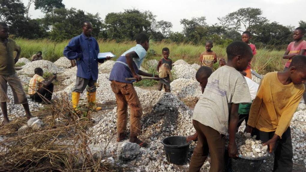 Steine werden zerkleinert