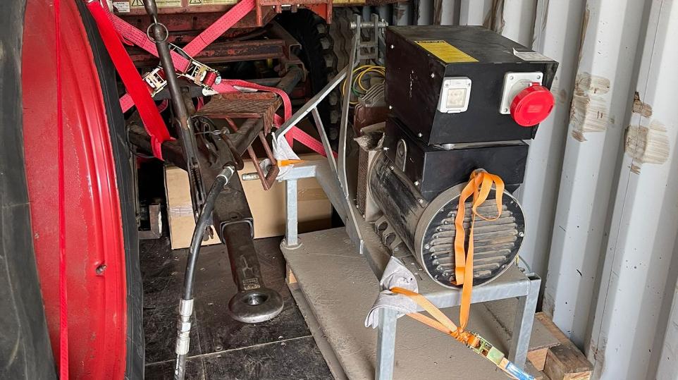 Stromaggregat kann durch den Traktor angetrieben werden!