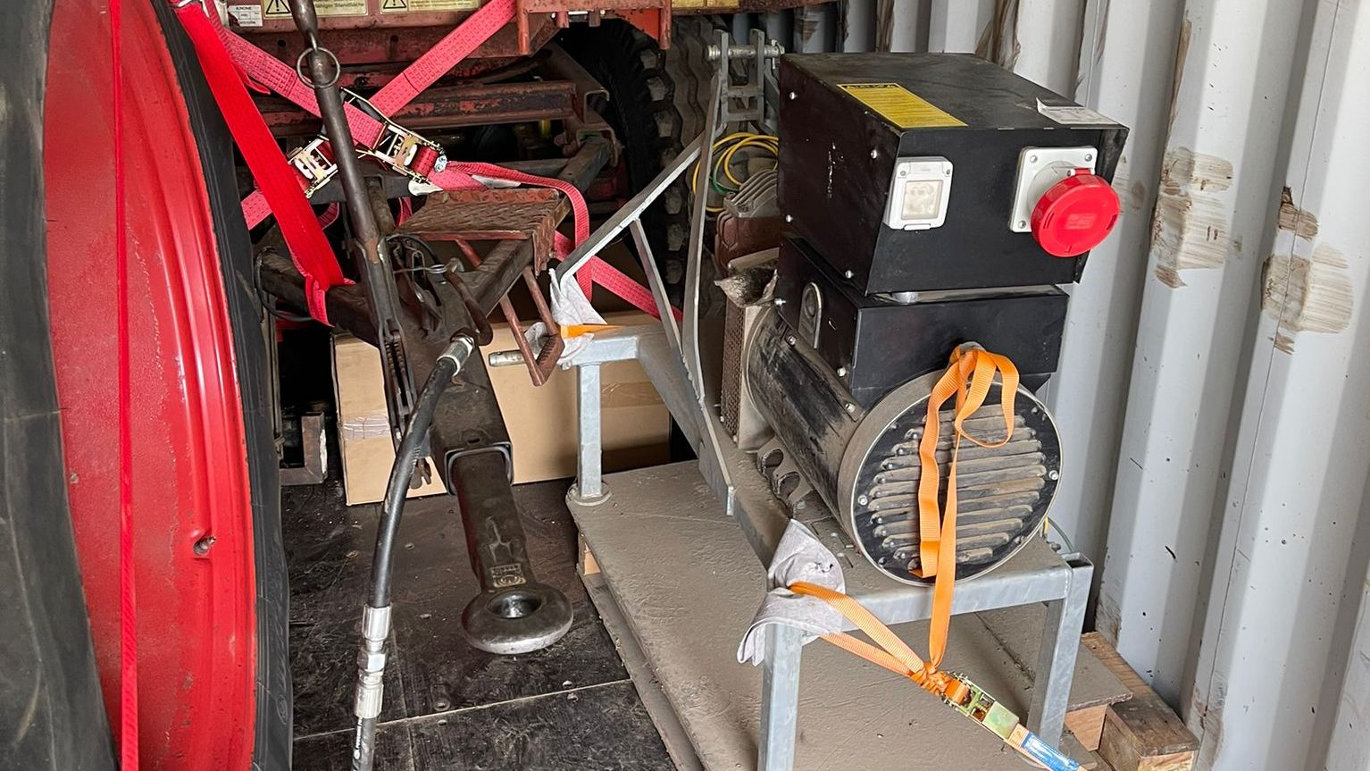 Stromaggregat kann durch den Traktor angetrieben werden!