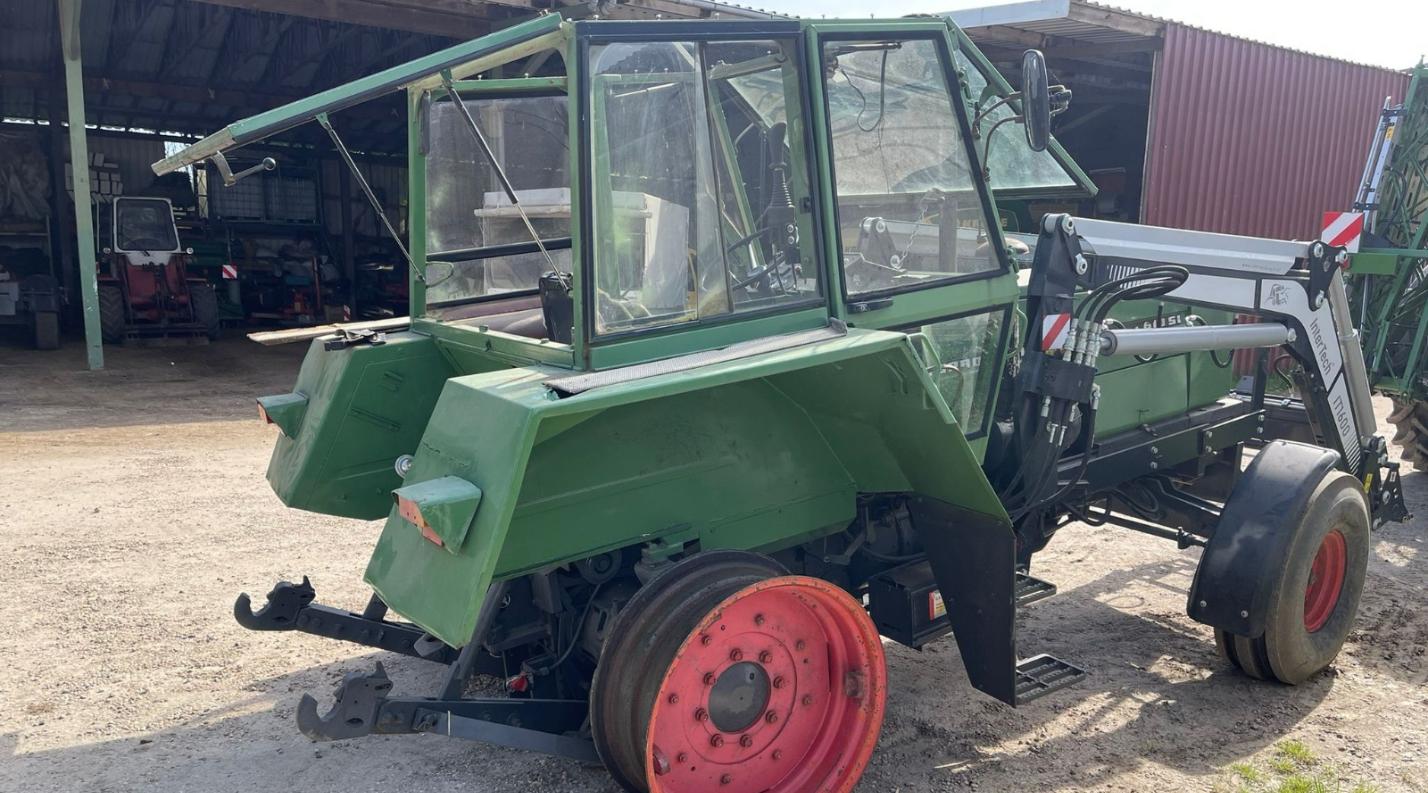 demontierter Traktor